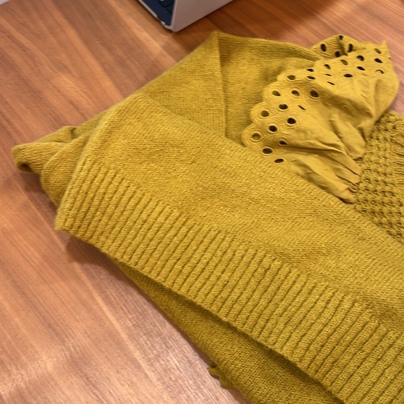 Mustard Ruffled Women's Sweater NWOT - Picture 4 of 8